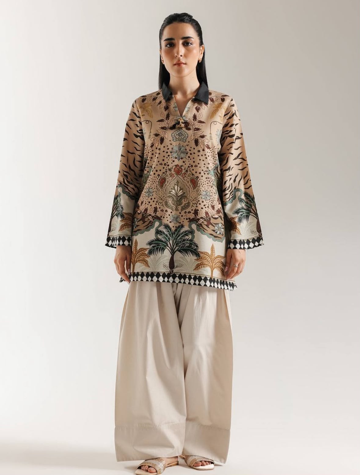 Women’s Floral Printed Kurti – Elegant Pakistani Wear